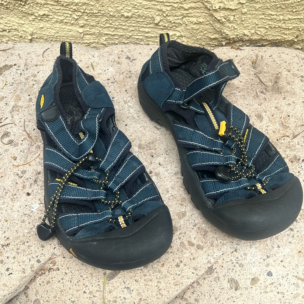 Keen hiking shoes